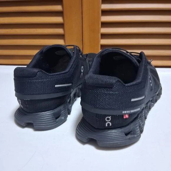 On Cloud 5 All Black Women's Waterproof Running Shoe * Size 9.5 - Picture 6 of 8